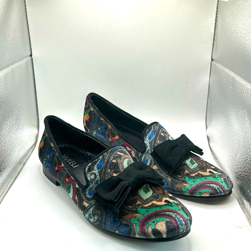 Vanelli Velvet Slip on Loafers size 8 in excellent condition